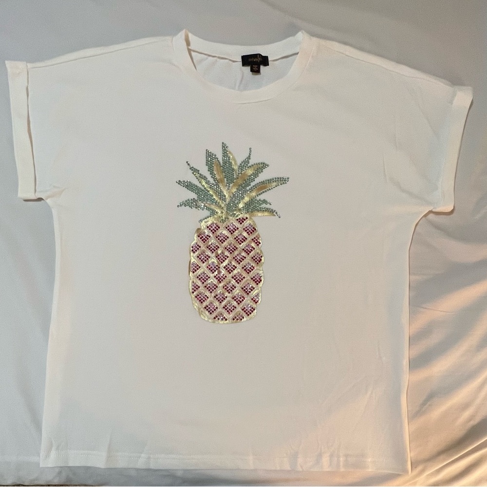 OnTwelfth | BRAND NEW! White T-Shirt with Pineapple Designed in Sparkles XL